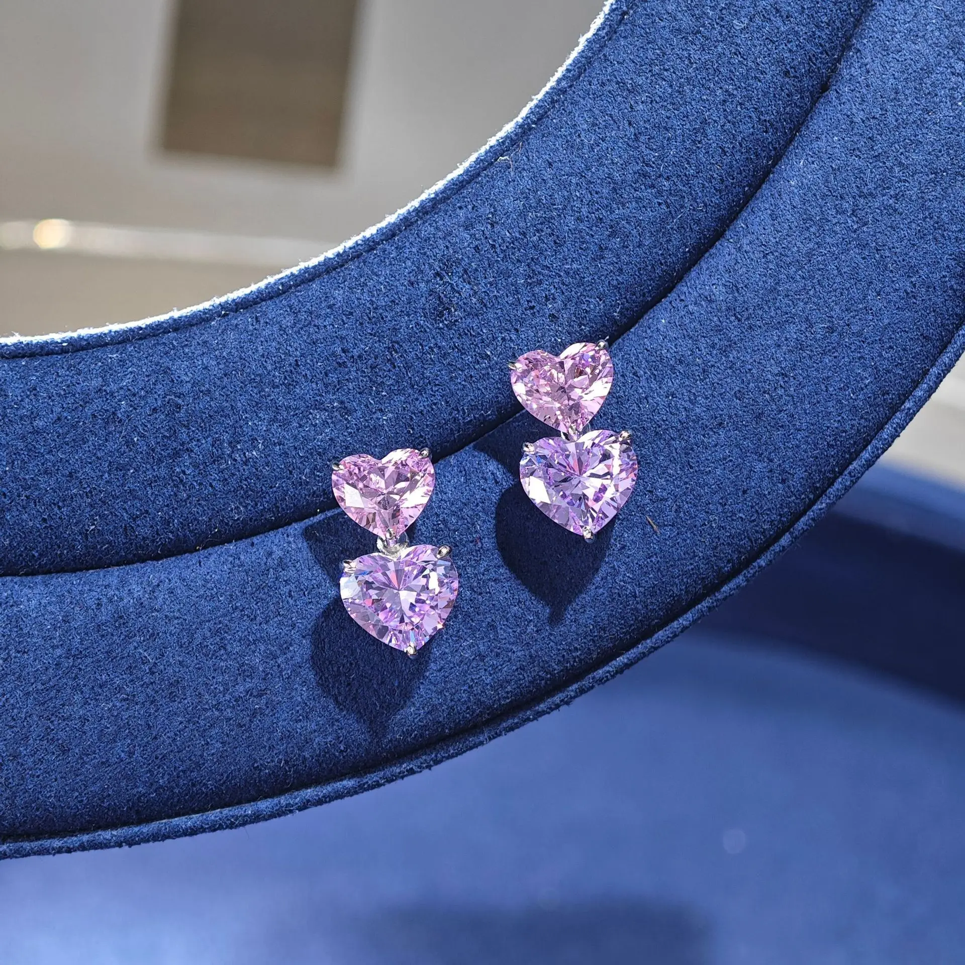 

Women's PT950 Platinum Double Love Ears 3 Carramosanite Earrings Sweet and Agile Style Versatile Jewelry