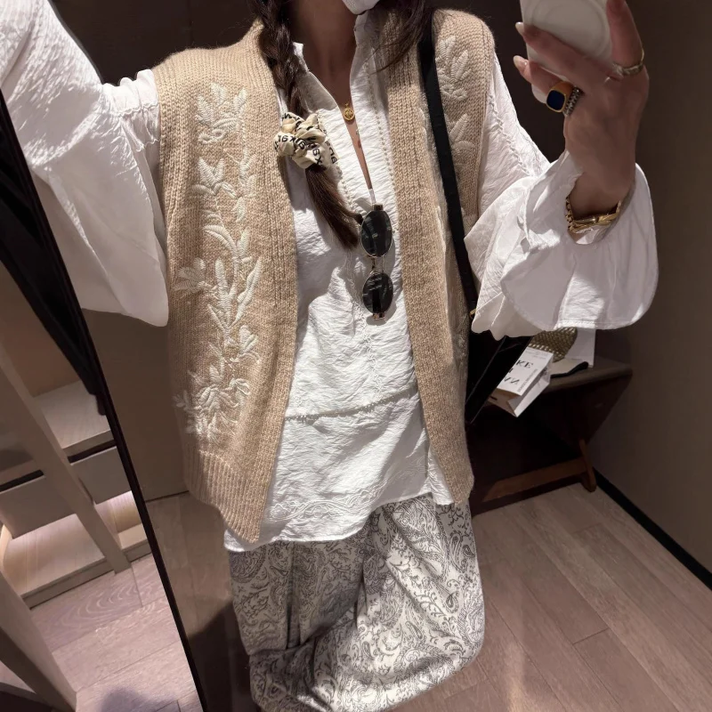 

Wool Fancy Yarn Embroidered Textured Loose Knitted Sleeveless Cardigan Top Women In Spring And Autumn