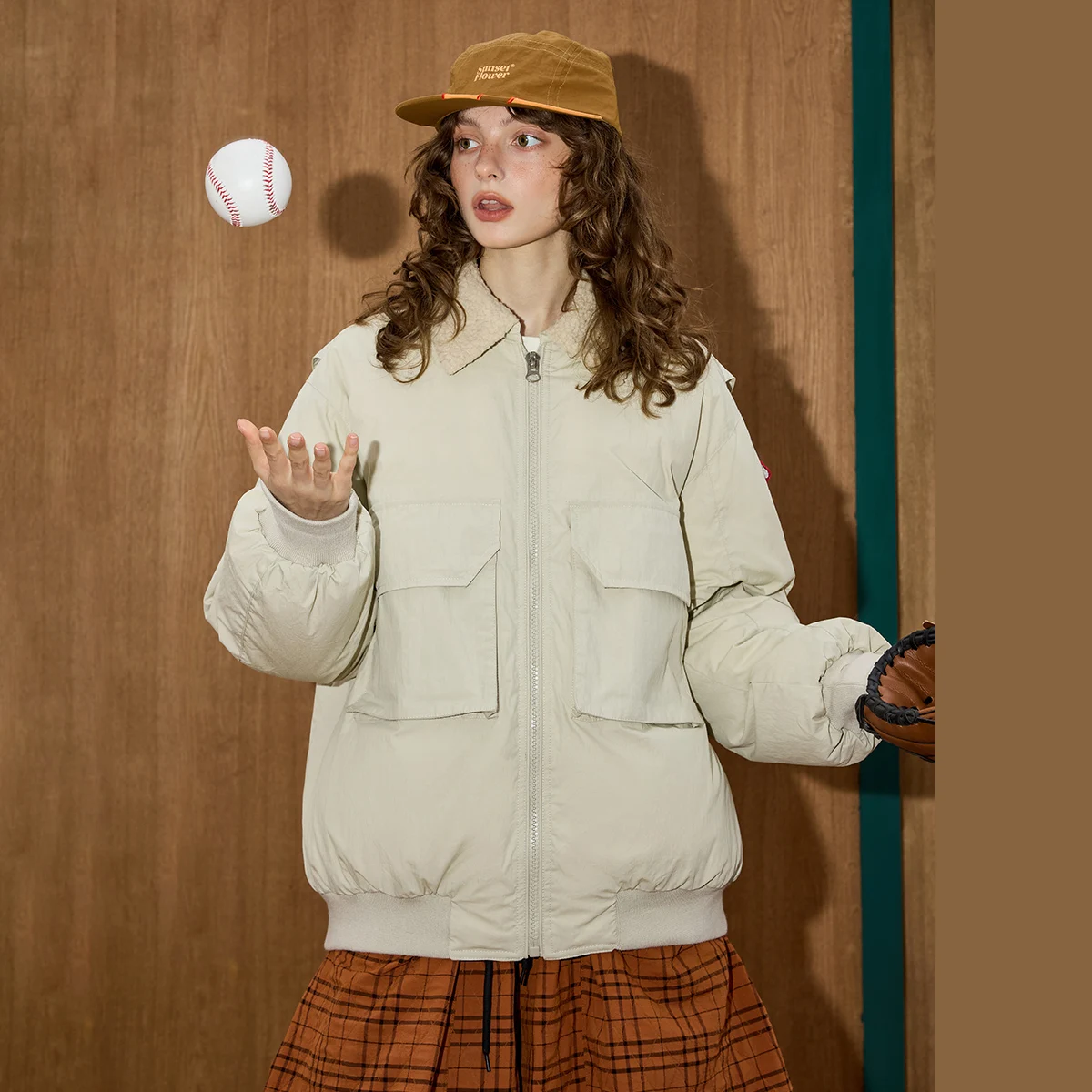 เสื้อพาร์กาผู้หญิงแบบวินเทจ ปี 2025  ขนเป็ด 90%  ดีไซน์ปกเสื้อแบบดั้งเดิม  เสื้อแจ็คเก็ตพัฟเฟอร์ทรงเรโทร  แบบเย็บติดกัน  ทรงหลวมพอดีตัว  เสื้อคลุมคุณภาพพรีเมียม