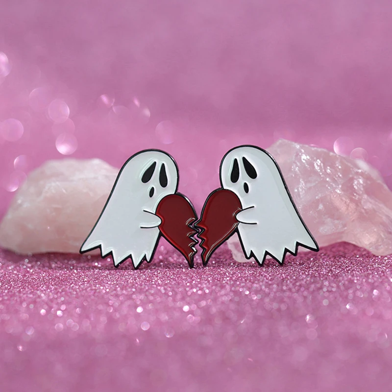 Alfileres esmaltados de corazón fantasma, juego de broches personalizados, insignias de solapa, joyería gótica de dibujos animados, regalo para niños y amigos