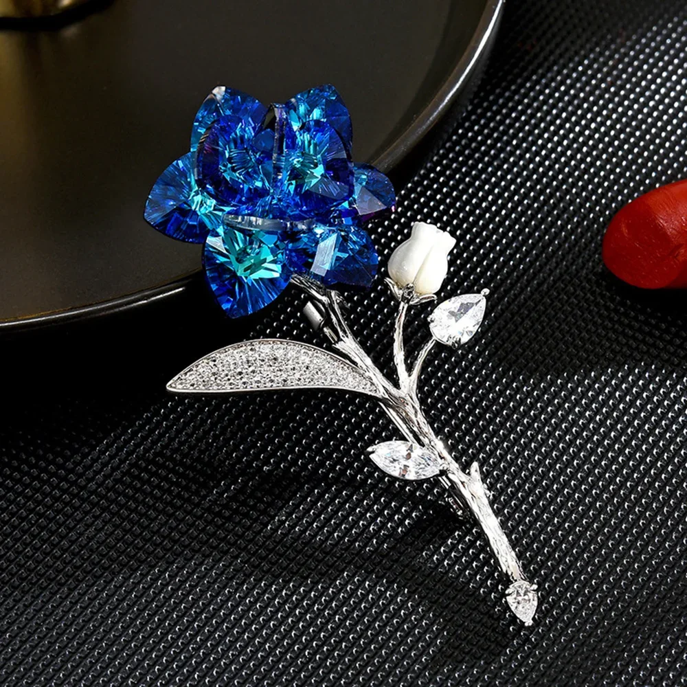 Exquisite Flower High-end Women's High-end Luxury Smart Design Crystal Suit Coat Pin Decoration Office Party Niche Accessories