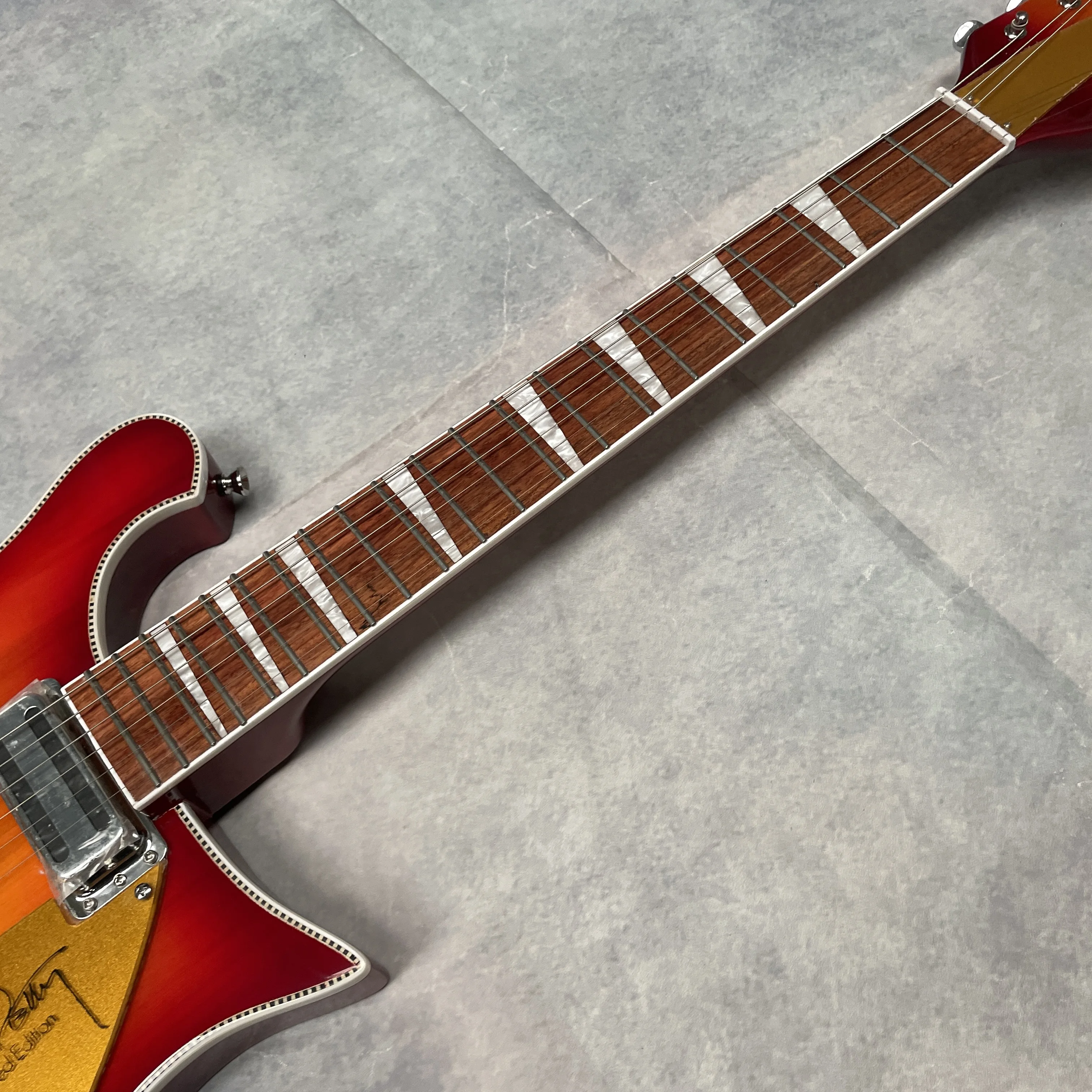 6-string electricguitar,serrated edge binding,black control knobs,rosewood fingerboard guitars,compact and easy-to-play guitarra view 2