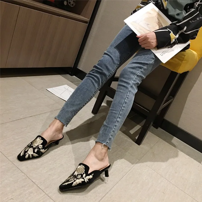 Women Slippers Pointed Toe Slip on Half Slippers Fashion Elegant Embroider Mules Autumn Outdoor Casual Ladies Middle Heel Shoes