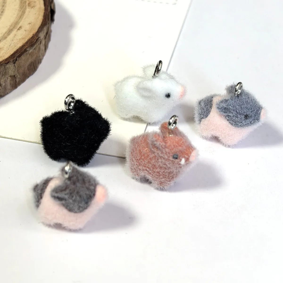 DW35 3pcs Cartoon Cute Flocking Miniature Pig Boar Resin Exquisite Charms Pendant Accessory DIY Earring Necklace Chains Charm