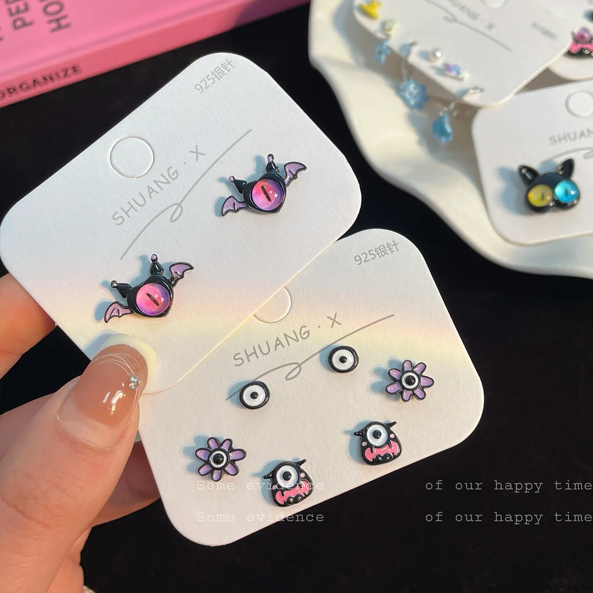 Pendientes de monstruos pequeños para mujer y niña, aretes de dibujos animados, monstruo negro, personalidad, estética, Anime, regalo de Halloween