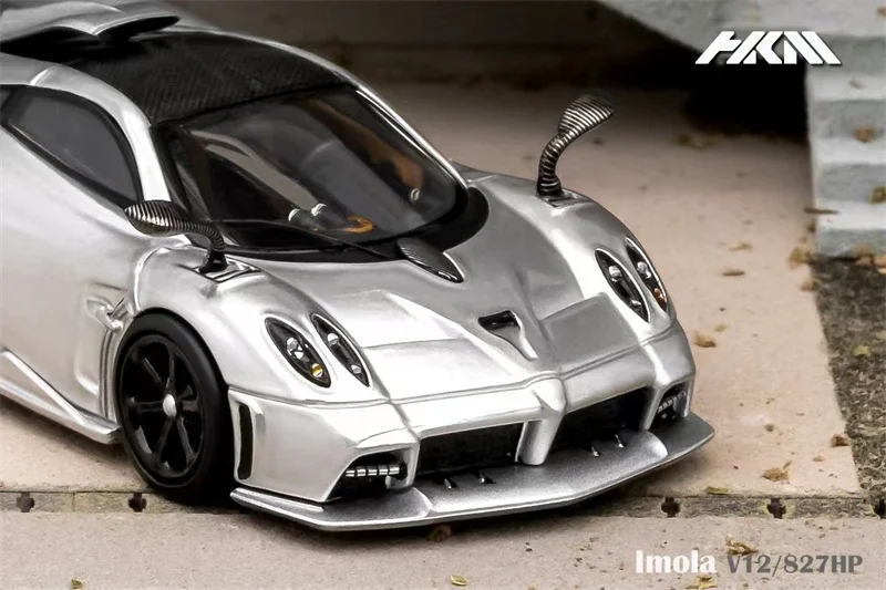 HKM Premium 1:64 Pagani Imola V12 Silver Presentation / Carbon Black limited999 Diecast Model Car