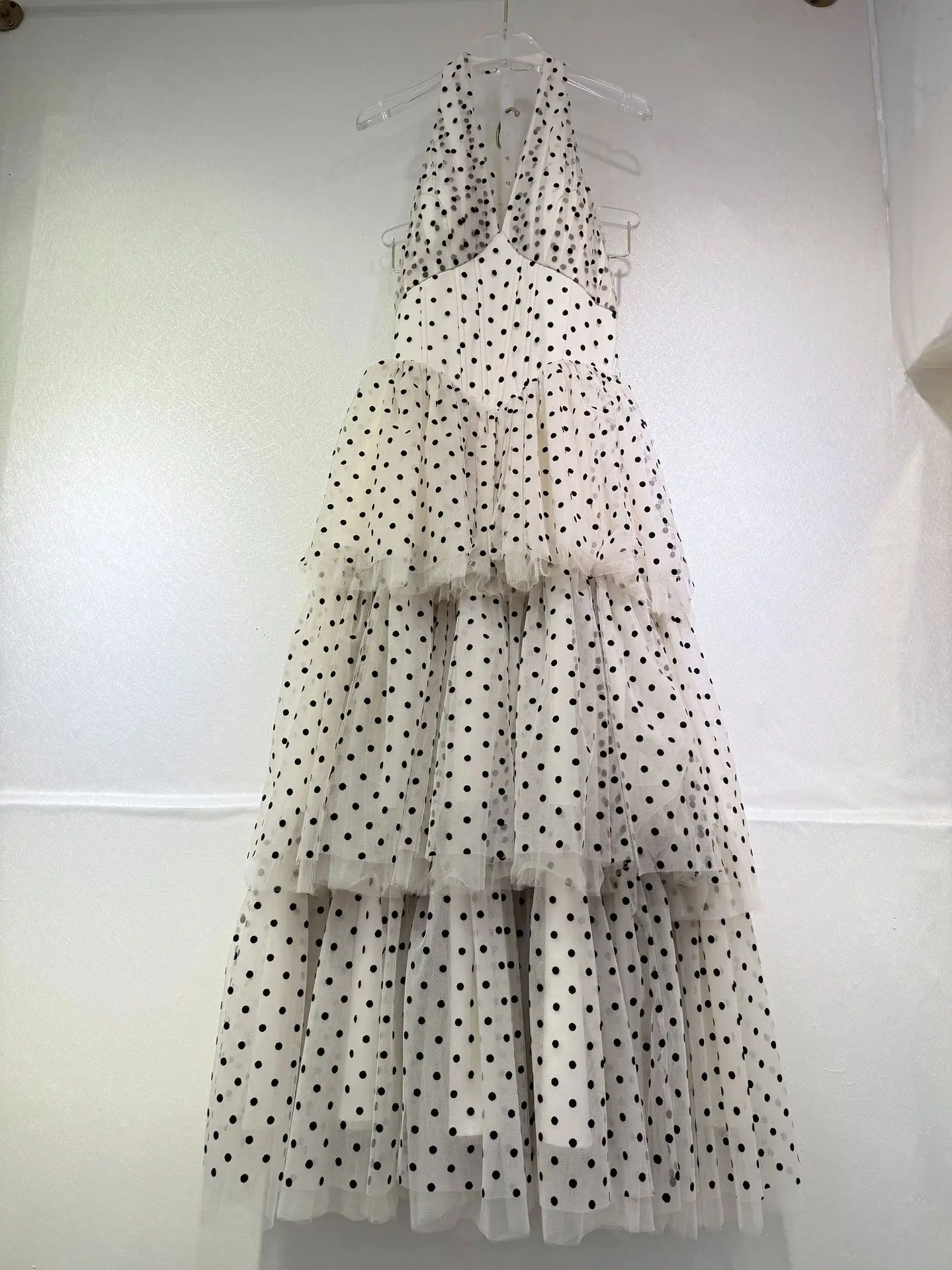 

2025 French Hepburn Deep V Tie Bra Pad Halter Neck Backless Fishbone Waist Polka Dot Mesh Cake Long Dress-GZDL077