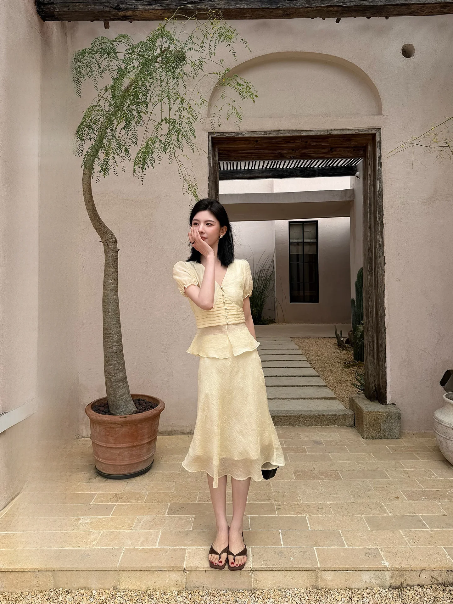 

Champagne Embroidered Bubble Sleeve Fish Tail Skirt And Top Set Beautiful Early Spring Fashionable Women's Clothing Set