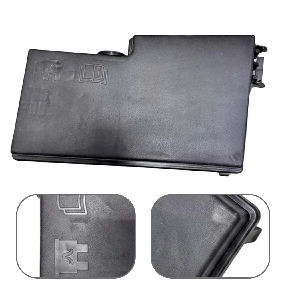 Couvercle de boîte à fusibles de remplacement AV6T14A076AB, compatible avec les modèles Ford Focus, Escape et Explorer 2012-2016, conception conforme aux spécifications OEM.