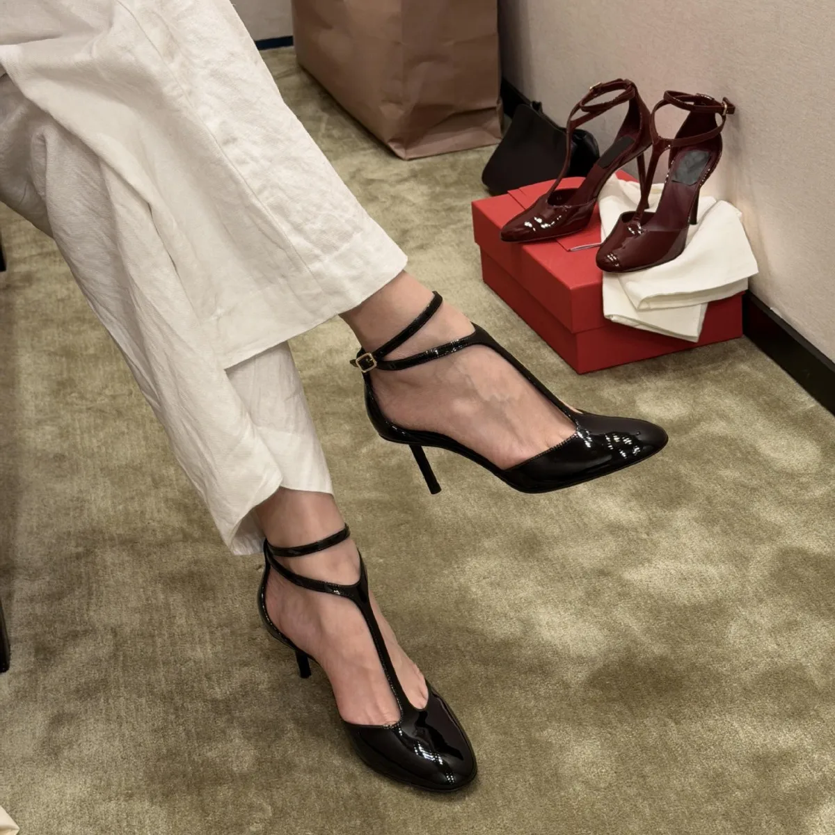 

2026 French New Arrival Round Toe Foot Buckle Strap Toe Sandals Women Fashion Stiletto Heel High Heel Shoes