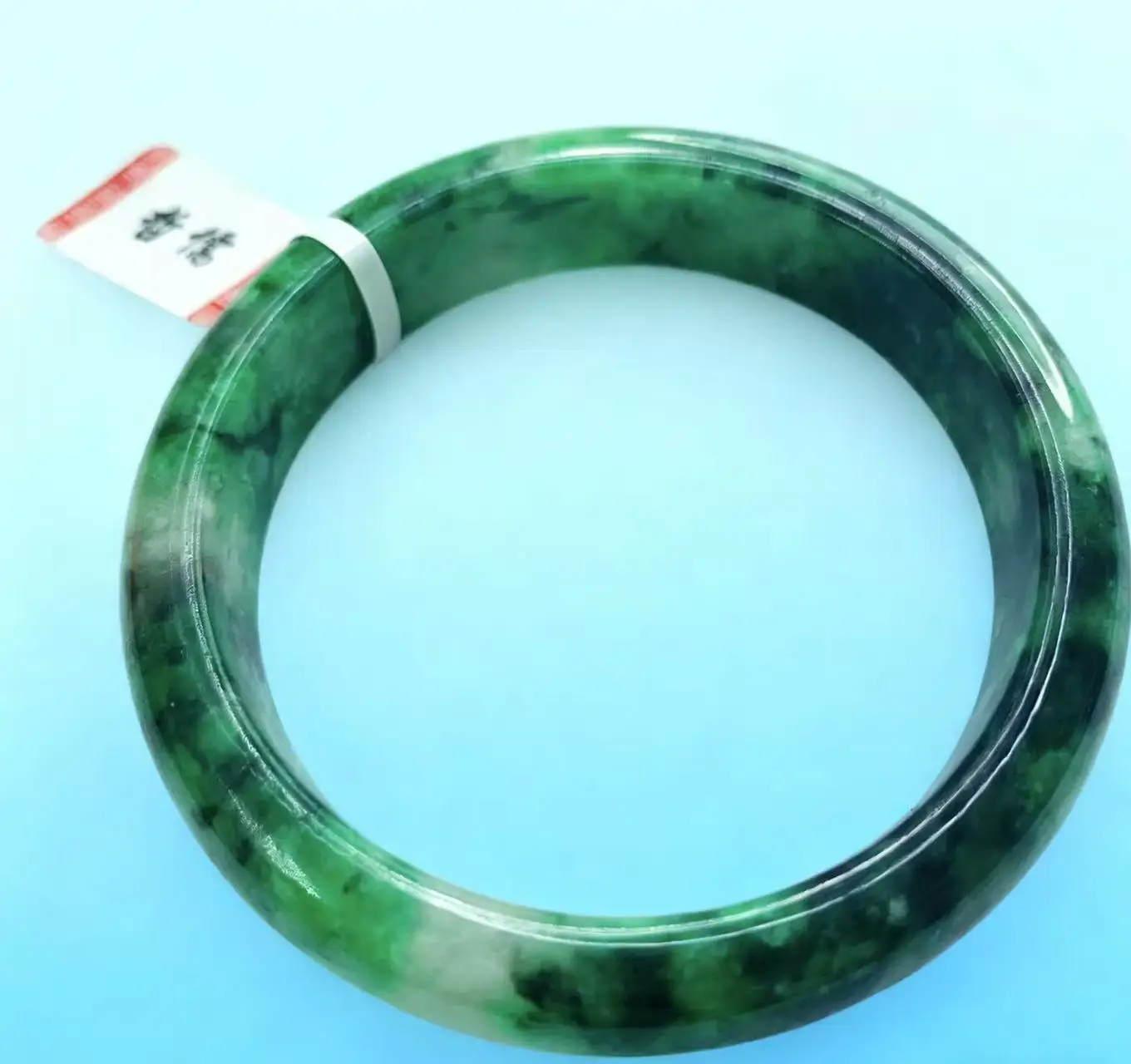 

One on one real shooting of a small green 54.1mm jade bracelet