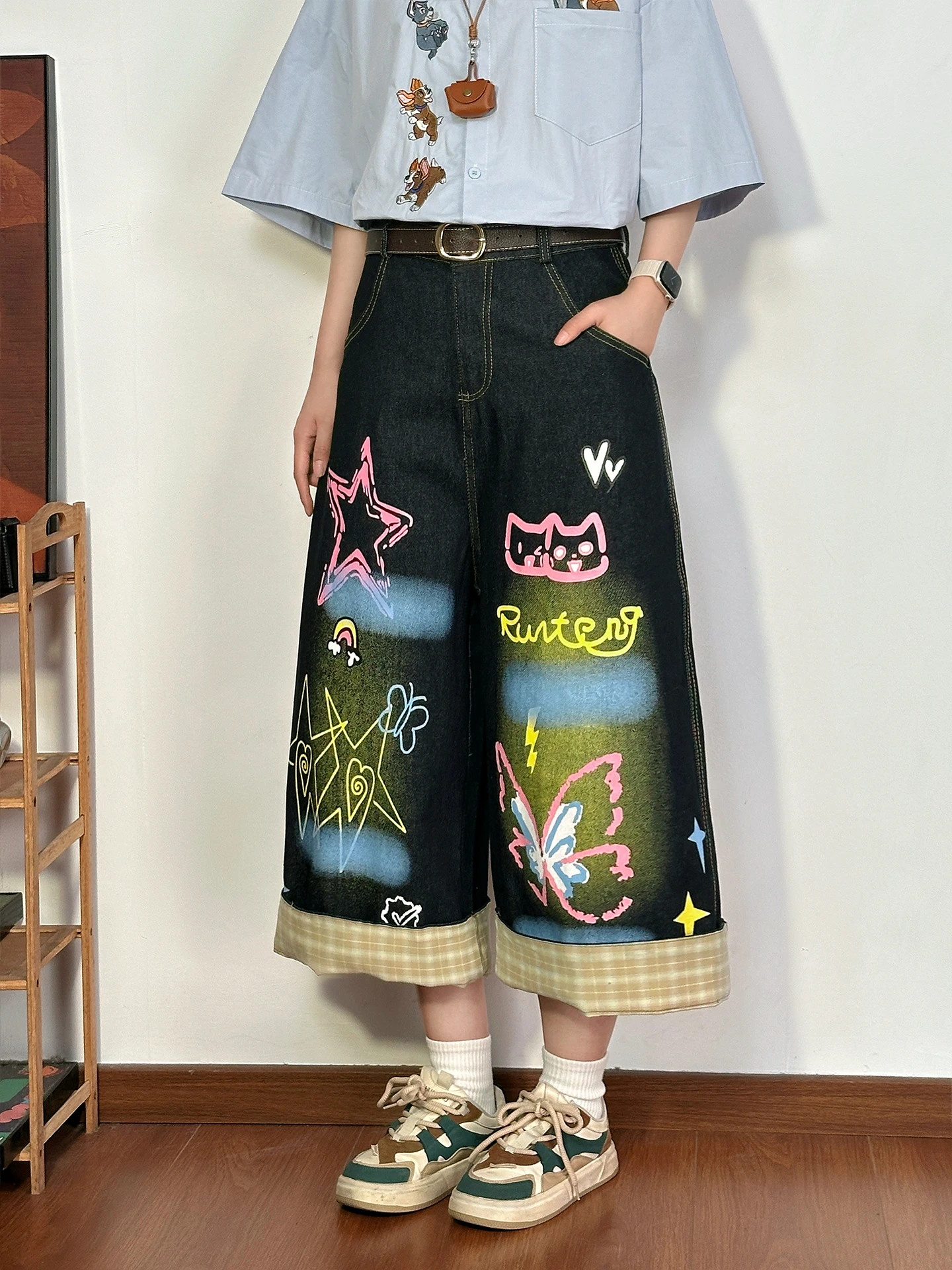 Retro American Graffiti Print Distressed Denim Shorts Women's Summer Loose Fit Versatile Seven-Foot Jeans Cartoon Pattern Cas...