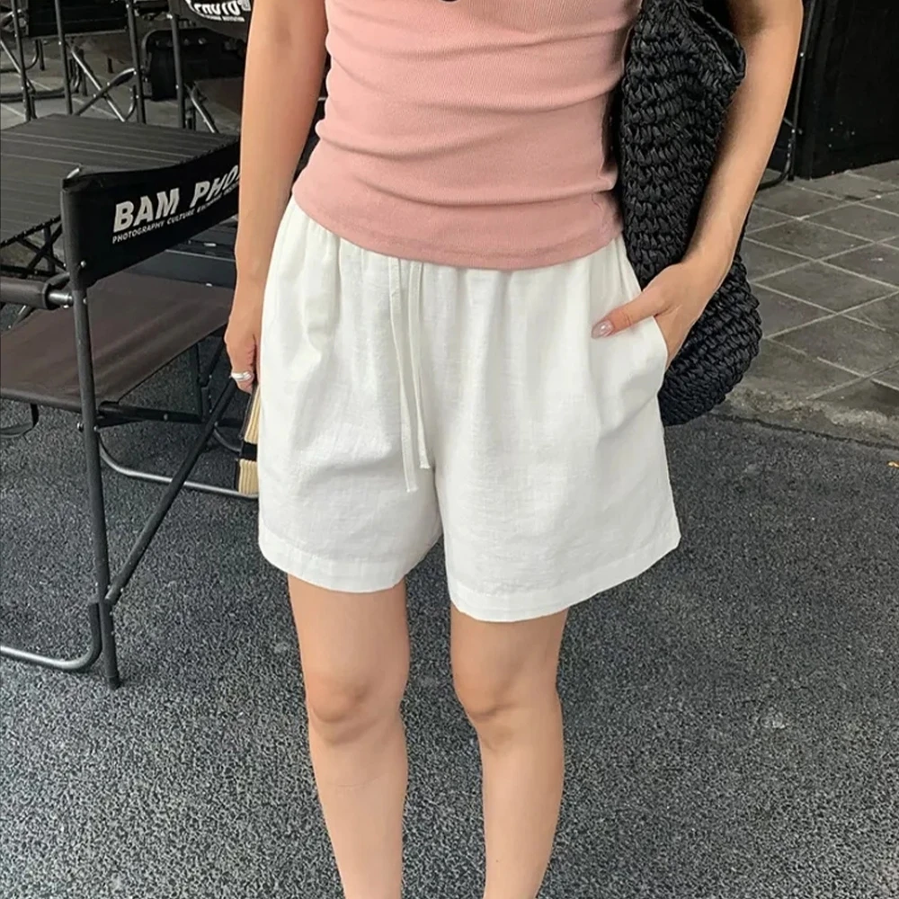 Фото ZHISILAO Новые винтажные белые мини-шорты с широкими штанинами для женщин, повседневные эластичные льняные мини-шорты, лето 2026