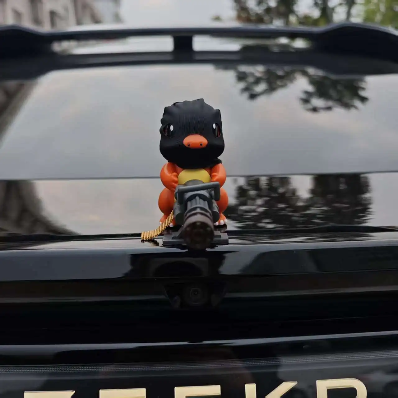 9cm Pokemon Charmander Auto-Heckfigur Road Bandit Gatling Auto-Armaturenbrett-Dekoration Puppe Spielzeug Lustiges Interessantes Spielzeug