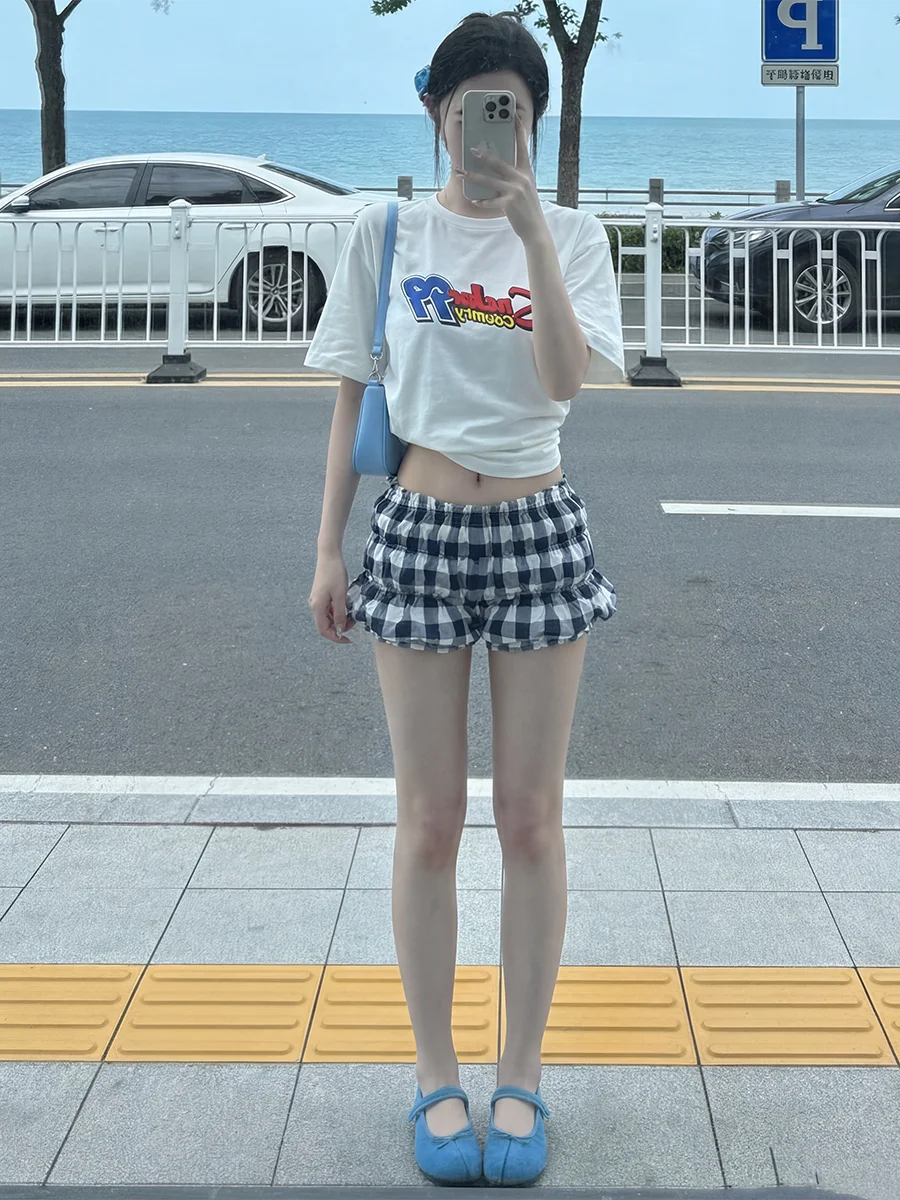 

Ретро-американский комплект из двух предметов: футболка с буквенным принтом и черно-белые шорты в клетку с рюшами, в стиле Spicy Girl, женская одежда.