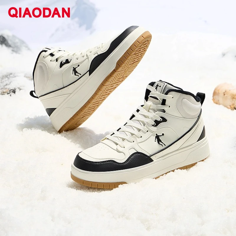 

QIAODAN Skateboarding Shoes for Man 2025 Autumn High-top Rubber Black White Cotton Shoes Non-Slip Warm Sneakers QXL053244520B