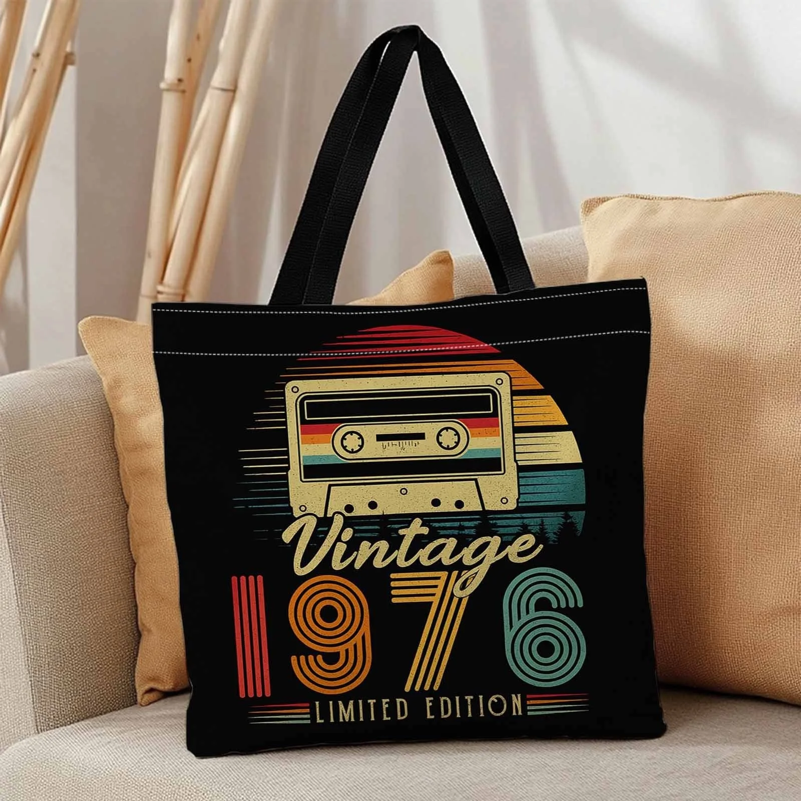 1 Stück tragbare Einkaufstasche im Vintage-Kassetten-Design von 1976. Es eignet sich ideal für Reisen und zur Aufbewahrung von Heimdekorationen und Handtaschen
