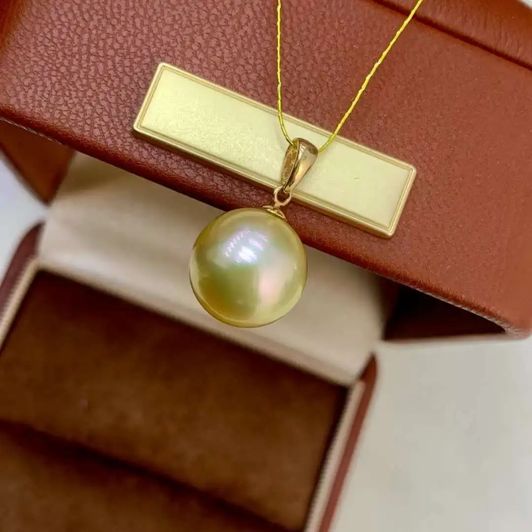 

Ожерелье из натурального золотистого жемчуга Южных морей 11-12 мм, почти круглые слегкие линии роста пятен, золото 18 карат с бесплатной серебряной цепочкой