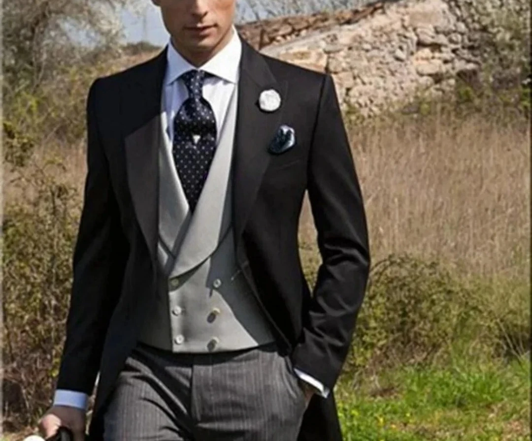 

CustomizedFormal Stripe Suit for Men, Three Pieces Slim Fit Business Suits (Jacket Vest Pants) Tailored Suits Classic Tuxedo Pag