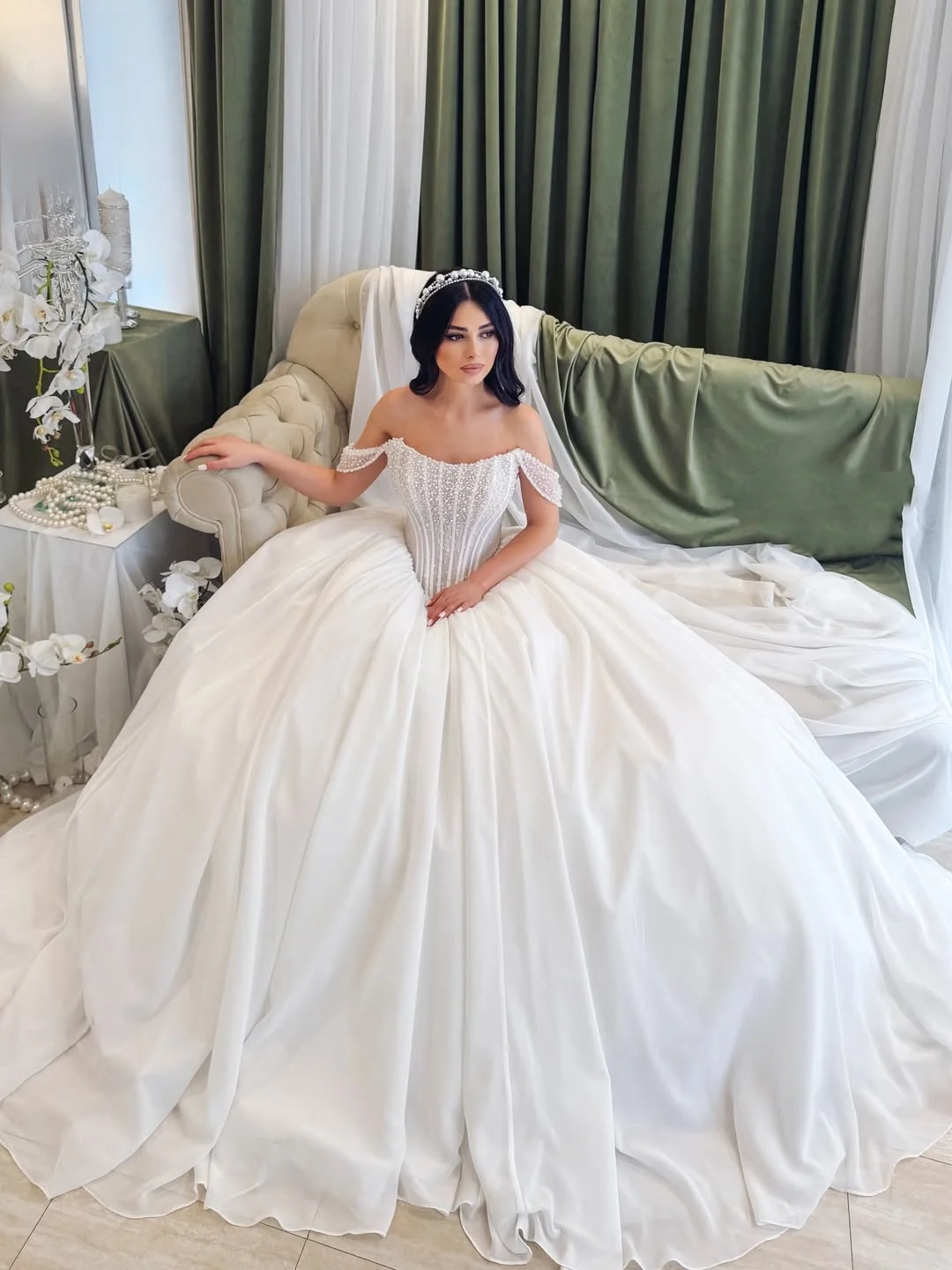 Luxury Corset Wedding Dress Custom Made Off Shoulder Pearls Beaded Ball Gown Cathedral Train Bridal Gown amanda novias official