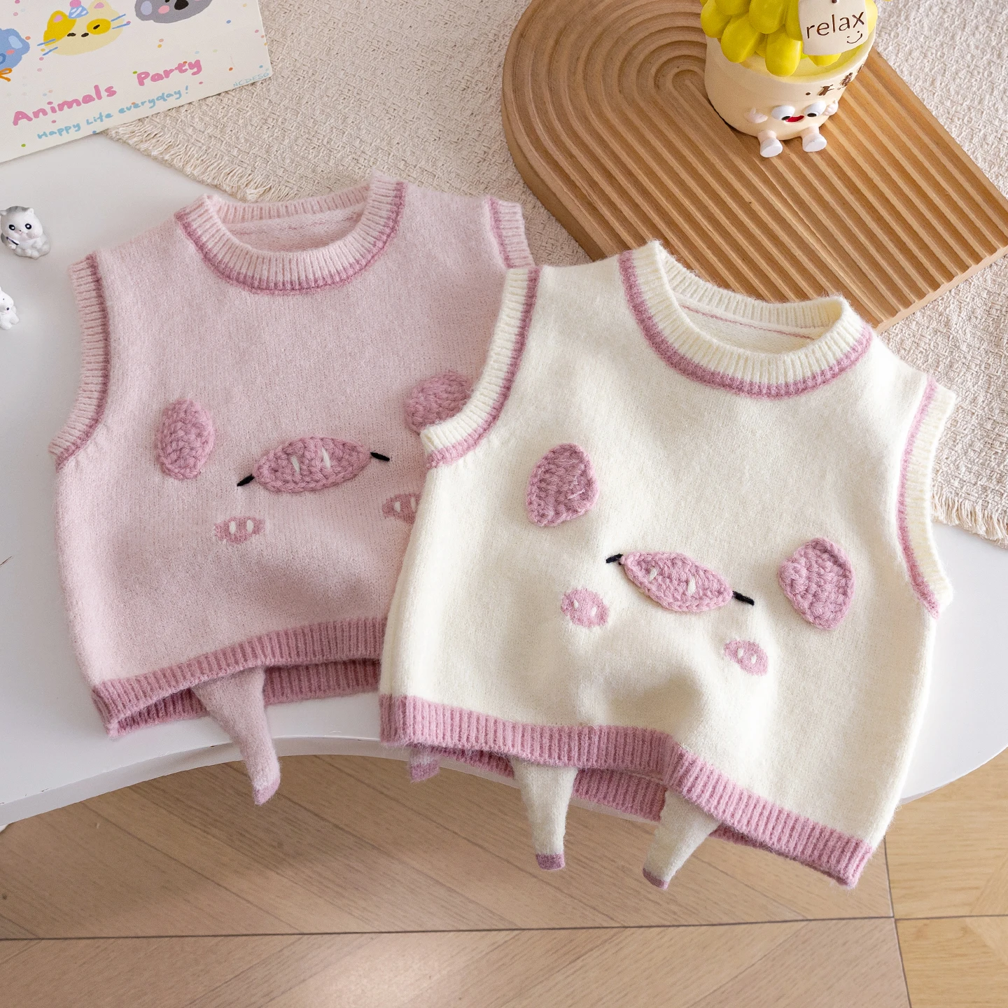 

Girl's Autumn Winter Vest Cute Pig Outer Wear Vests 2025 Fashion O-neck Embroidery Knitted Sweater 1-3 Years Kid Girls Knitwear