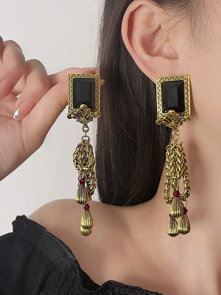 

Gold Chain Tassel Earrings For Women And Girls Vintage Black Gemstone 2024 Eardrop Designer Jewelry Gift