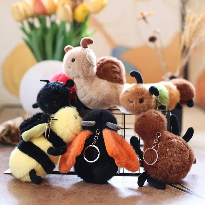 Adorable porte-clés en peluche d'abeille escargot ; Pendentif de petite poupée d'insecte pour sacs ; Cadeau de jouet en peluche créatif