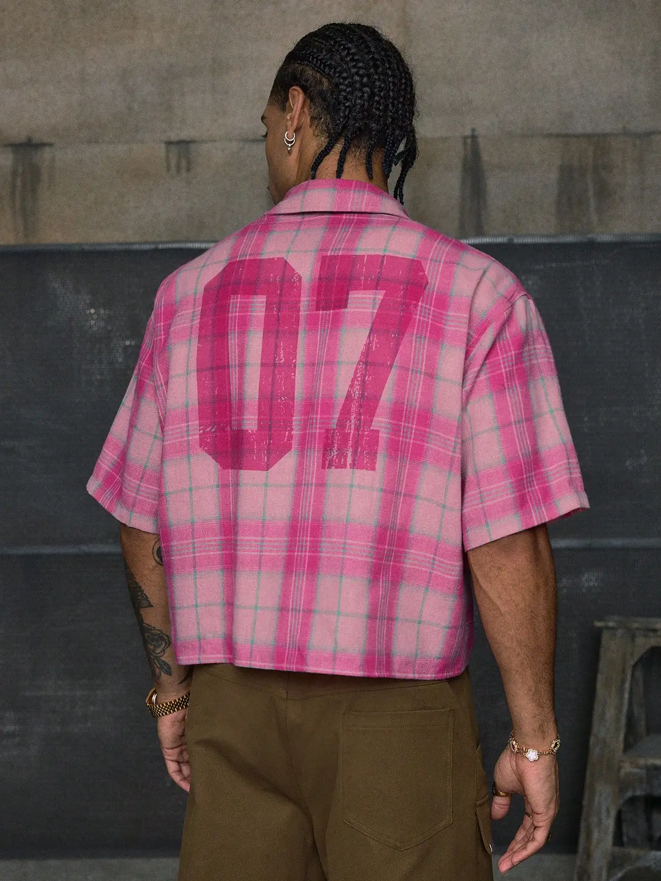 

Men's Pink Plaid Short Sleeve Loose Fit Shirt with Numeric Print Back