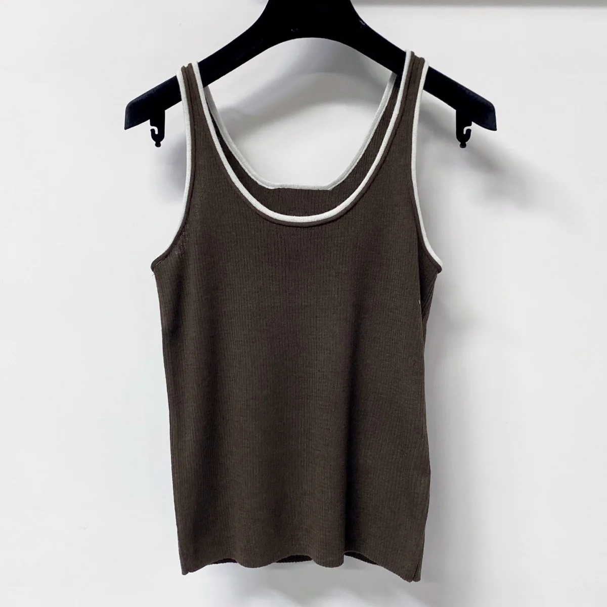 High Quality Women Contrast Piping U Neck Sleeveless Slim Fit Basic Daily Cami Tank Top lyt2672810