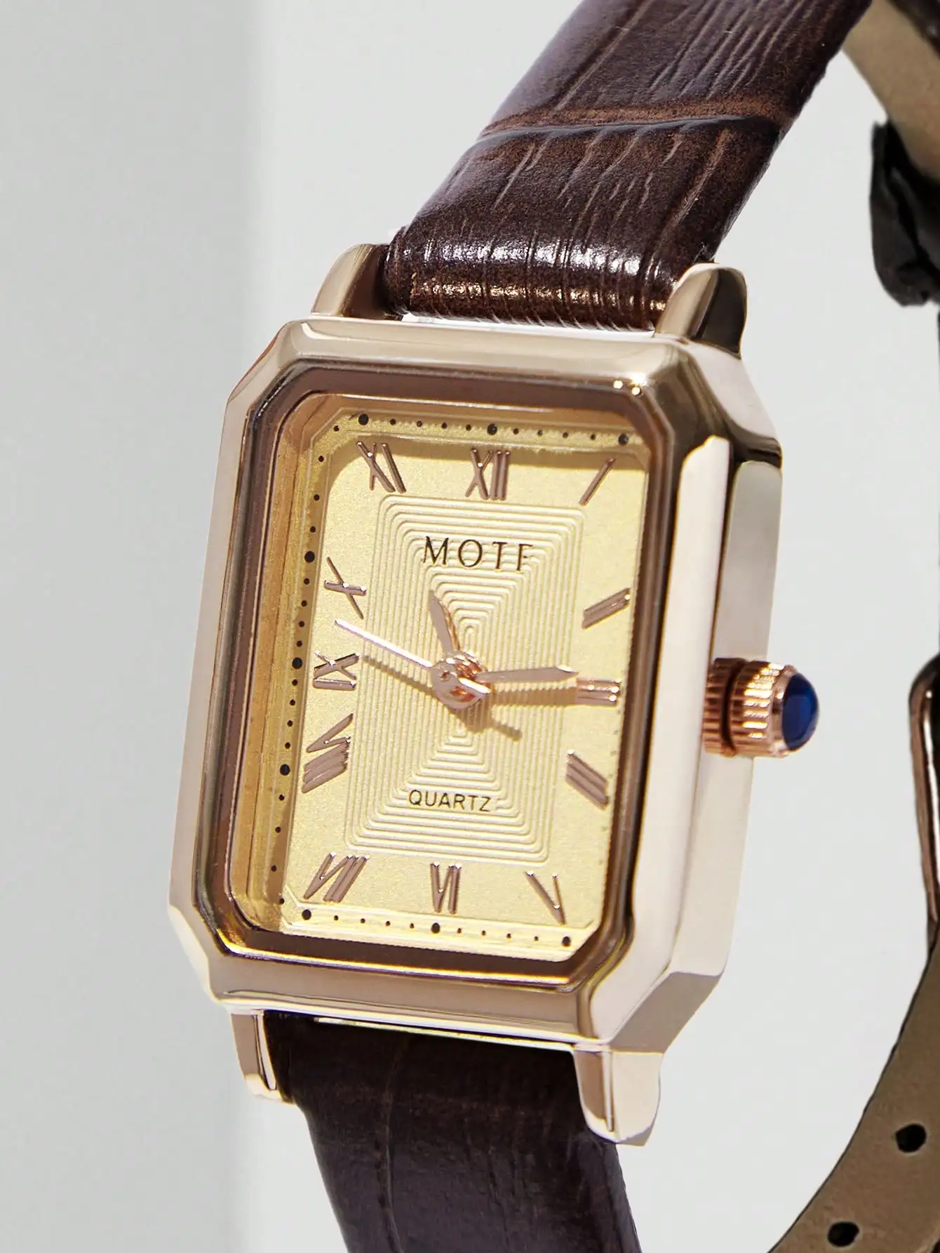 

Элегантные женские кварцевые часы с квадратным циферблатом цвета розового золота, римскими цифрами и коричневым кожаным ремешком