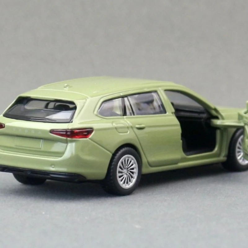 シミュレーション1:43 スーパーブニュー・エナジー・カー 合金製おもちゃの車 子供向けプルバックミニチュア車 誕生日プレゼント ホームデコレーション