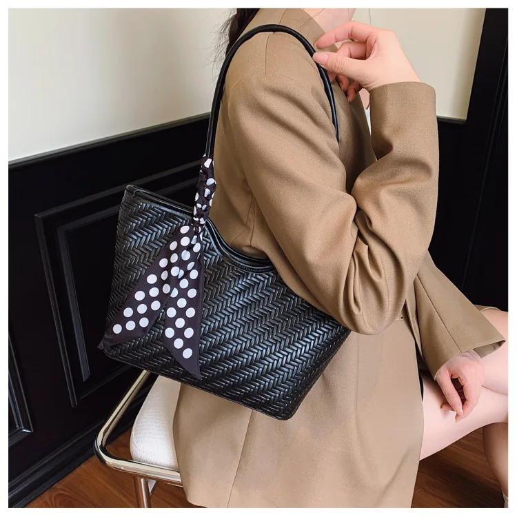 حقيبة يد نسائية منسوجة ذات سعة كبيرة 2025 - A/W شعبية، حقيبة فاخرة خفيفة، حقيبة منسوجة راقية #1