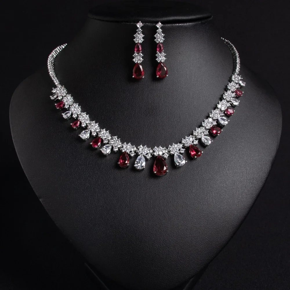 

New Women's Zircon-Encrusted Necklace and Earring Jewelry Set, luxurious and Fashionable, Perfect for Weddings.