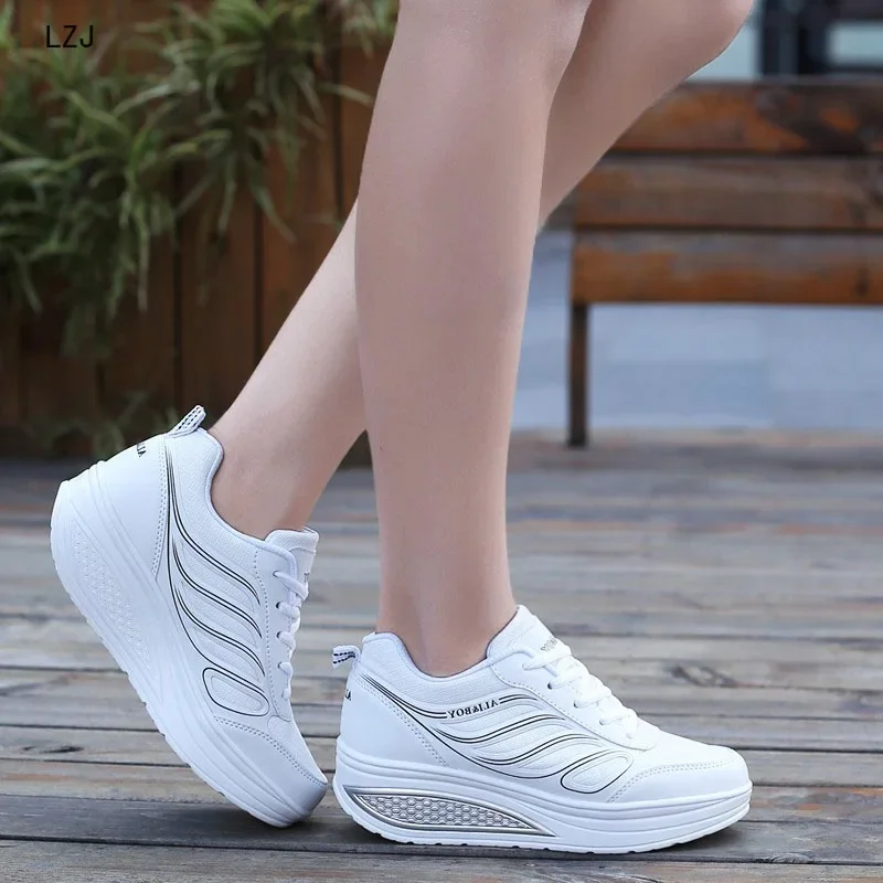 2023 Designer White Platform Sneakers Scarpe casual Donna Tenis Feminino Donna Zeppe Scarpe Calzature Basket Femme Scarpe da ginnastica Donna