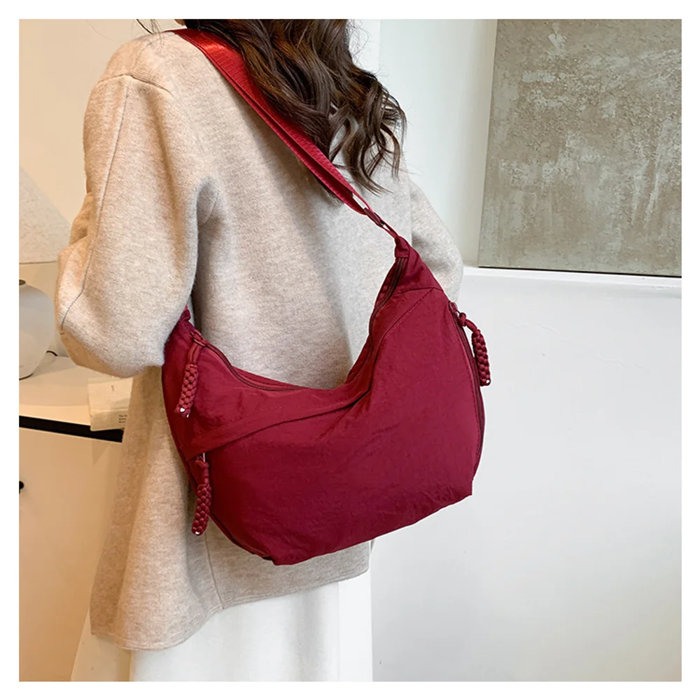 

Large capacity, lightweight, personalized shoulder bag, simple dumpling bag, versatile nylon crossbody bag, women's casual bag