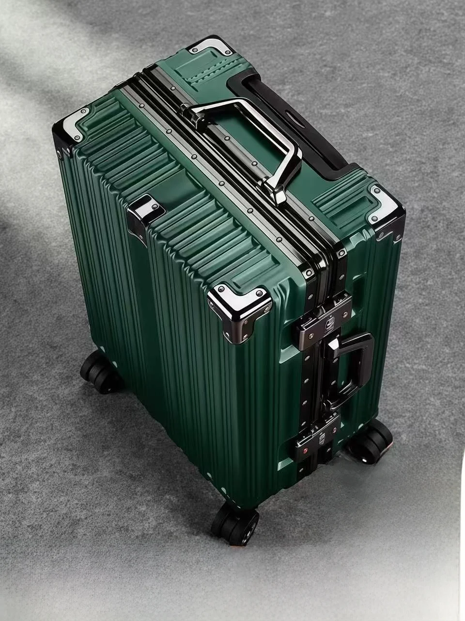 valigia-da-viaggio-con-telaio-in-alluminio-da-24-pollici-borsa-da-viaggio-casual-resistente-per-studenti-con-lucchetto-a-combinazione