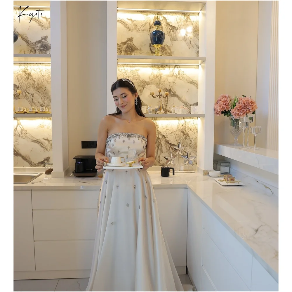 فستان زفاف كيوتو فاخر بدون حمالات مخصص بأحجار الراين على شكل حرف a أنيق من الساتان فساتين سهرة بطول الأرض