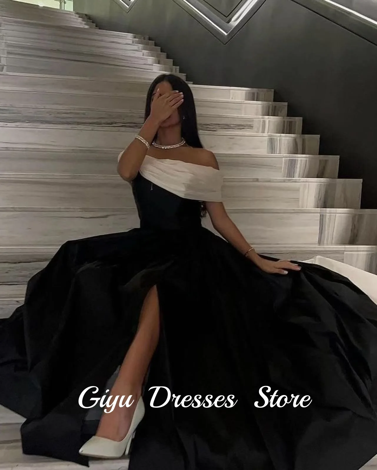 Giyu-vestido de noche elegante, corte en A, sin mangas, con hombros descubiertos, largo hasta el suelo, satén, abertura lateral, vestido de graduación con corsé personalizado