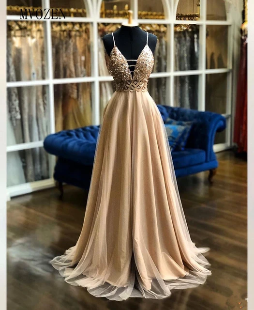 Vestidos dorados para fiestas 2025