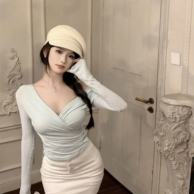 Hot Girl Temperament Cross Long-sleeved T-shirt for Women Slim 2025 Autumn Short Hot New Pleated Base Shirt Top