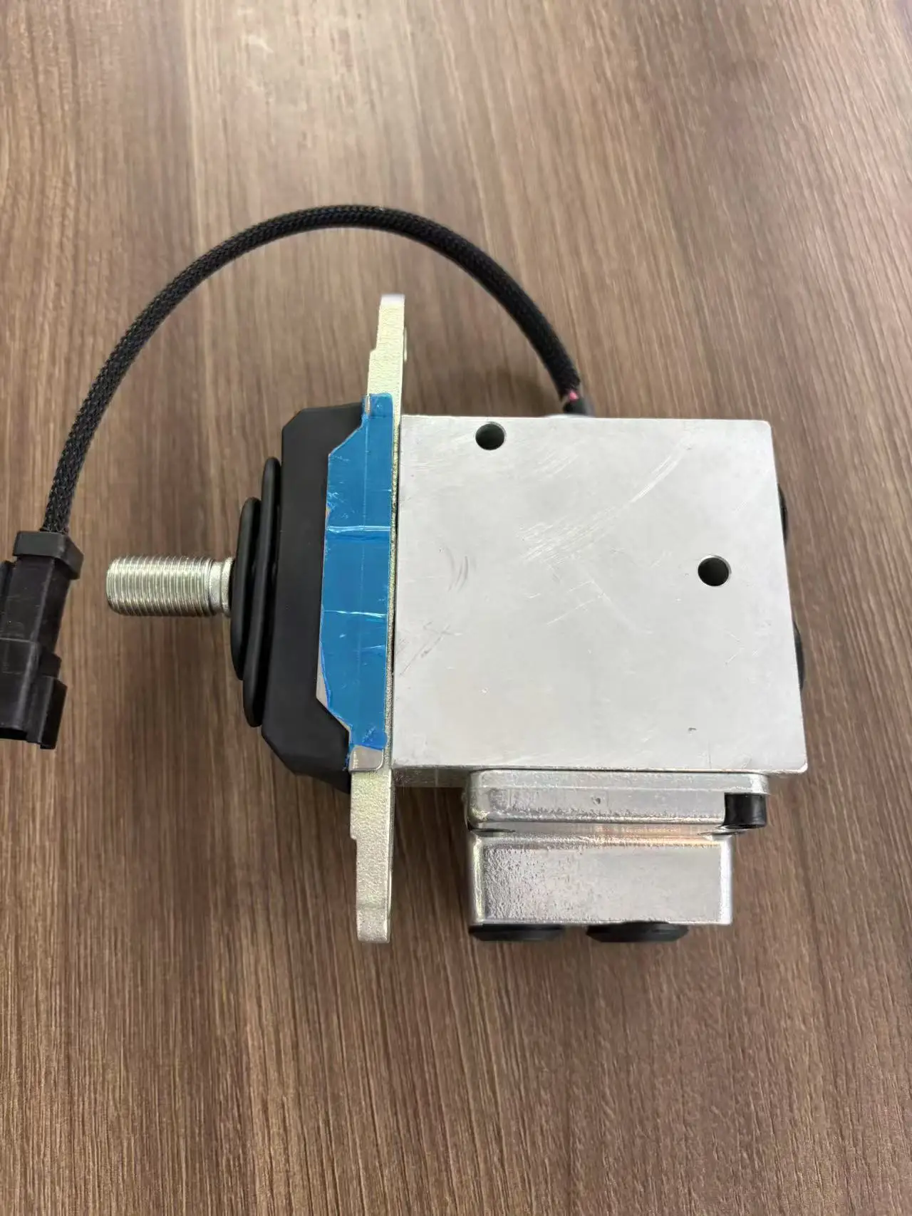 油圧パイロットバルブ ペダルバルブ 702-16-04290 掘削機フットバルブ ブレーカー PC200 PC400-8 PC350-8MO用