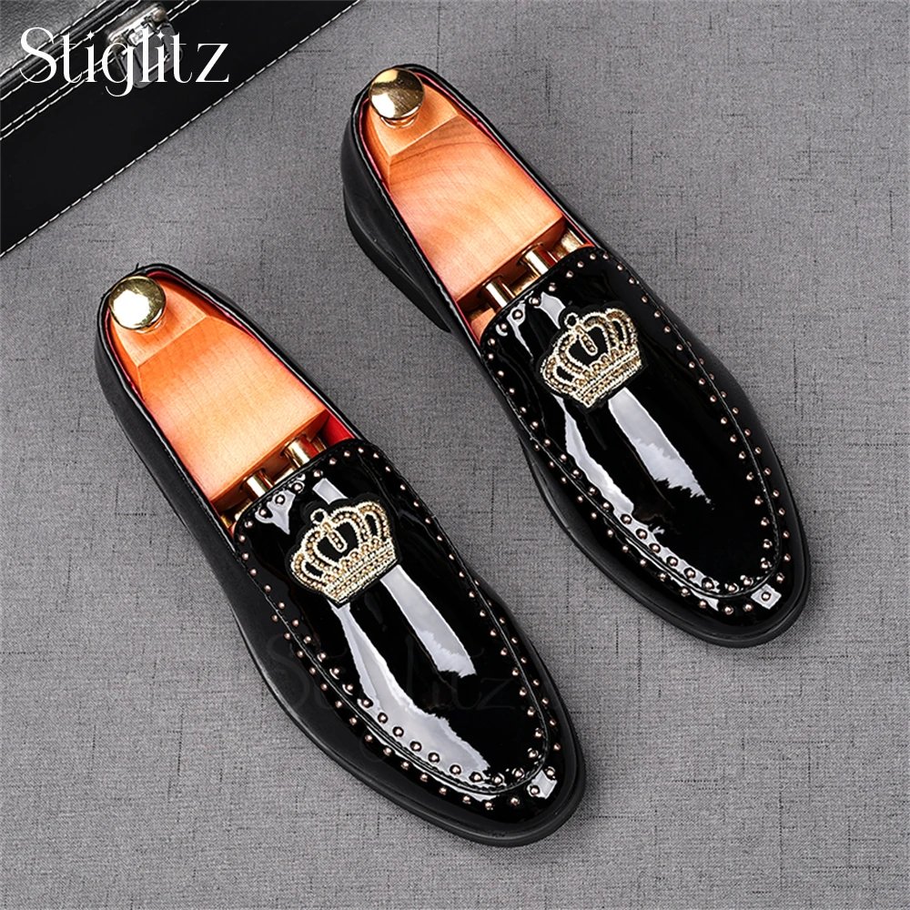 

Black Patent Leather Crown Rivet Loafers Fashion Designer Style Luxury Leather Shoes Slip on Comfortable Soft Faux Leather Shoes