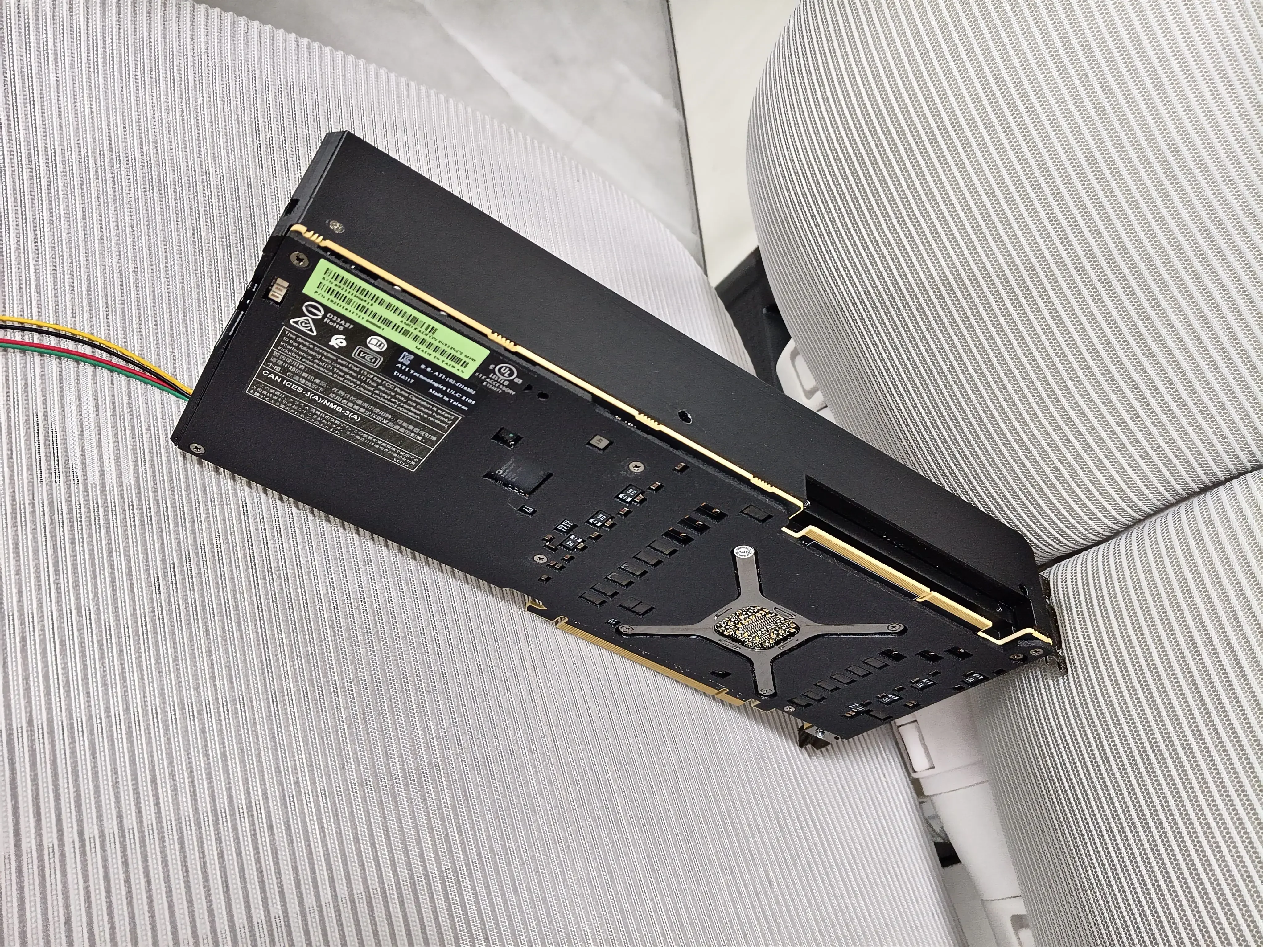 The Used MI50 32G Has A Built-in Turbine, Brushes The Video Output, Presses Down To Dissipate Heat, Is Silent, and Is Violent.