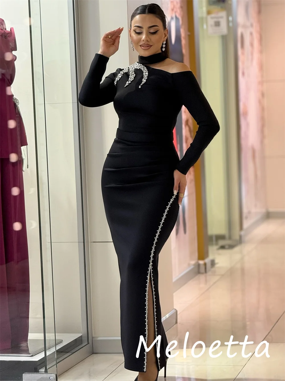 Eleganckie, szyte na miarę sukienki midi z dżerseju, zdobione cekinami, z odkrytymi ramionami, na specjalne okazje, w stylu retro.