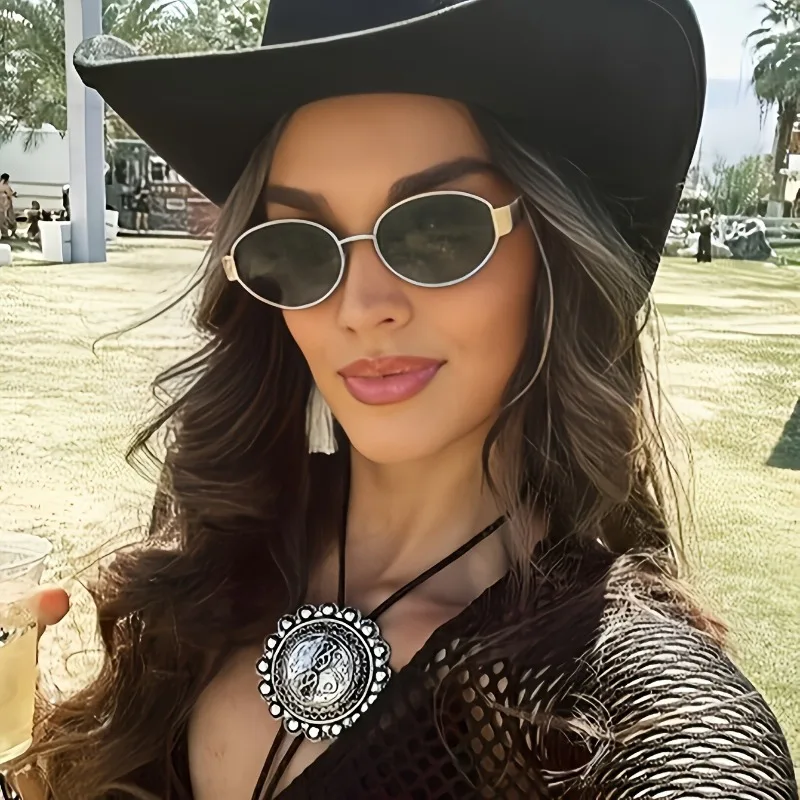 Gli occhiali dal design ovale alla moda da 2 pezzi sono perfetti per regali casual e festivi mentre metallo ovale retrò