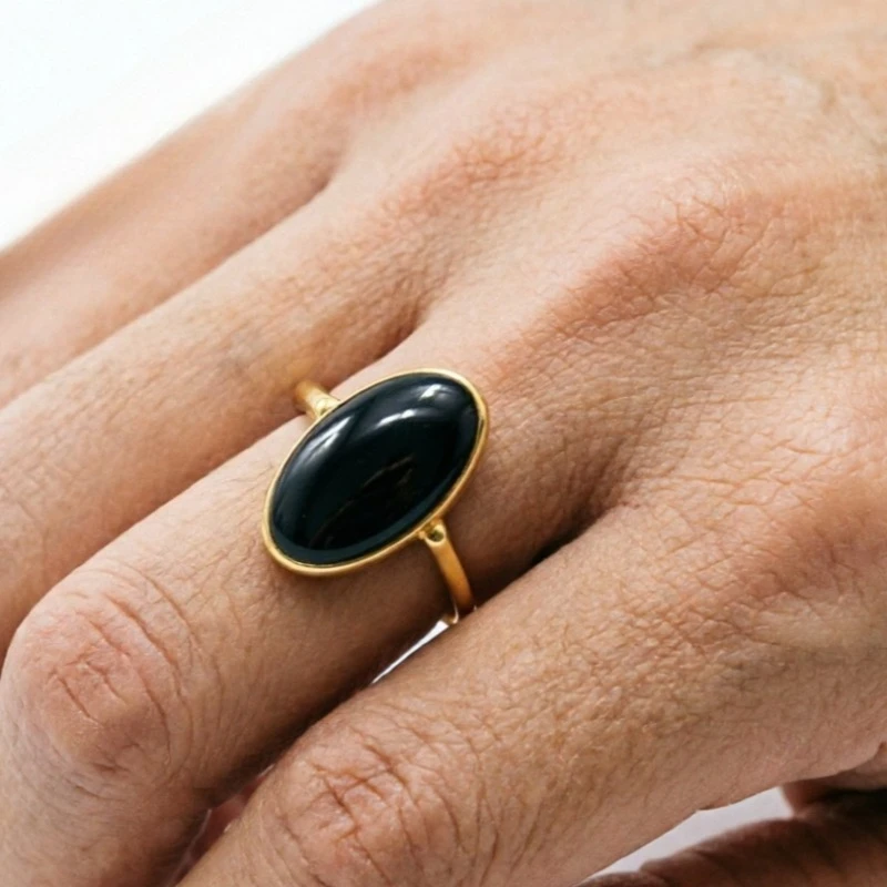 Minimalist Style Inlaid Smooth Synthetic Obsidian Golden Ring for Women Elegant Temperament Banquet Festival Fine Jewelry Crafts