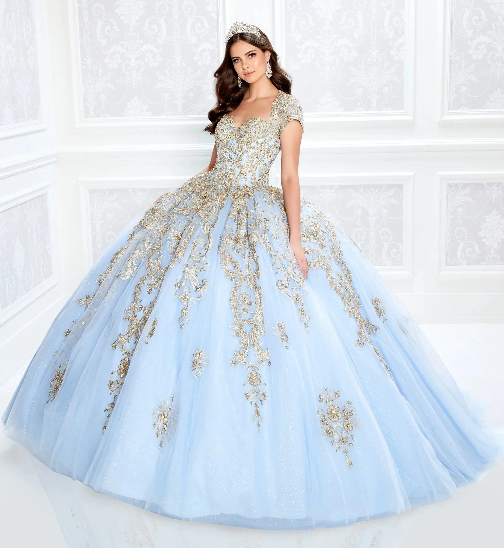 Sky Blue Charro Quinceanera Ball Gown หมวกแขน Tulle Appliques Puffy เม็กซิกันหวาน 16 ชุด 15 Anos ที่กําหนดเอง