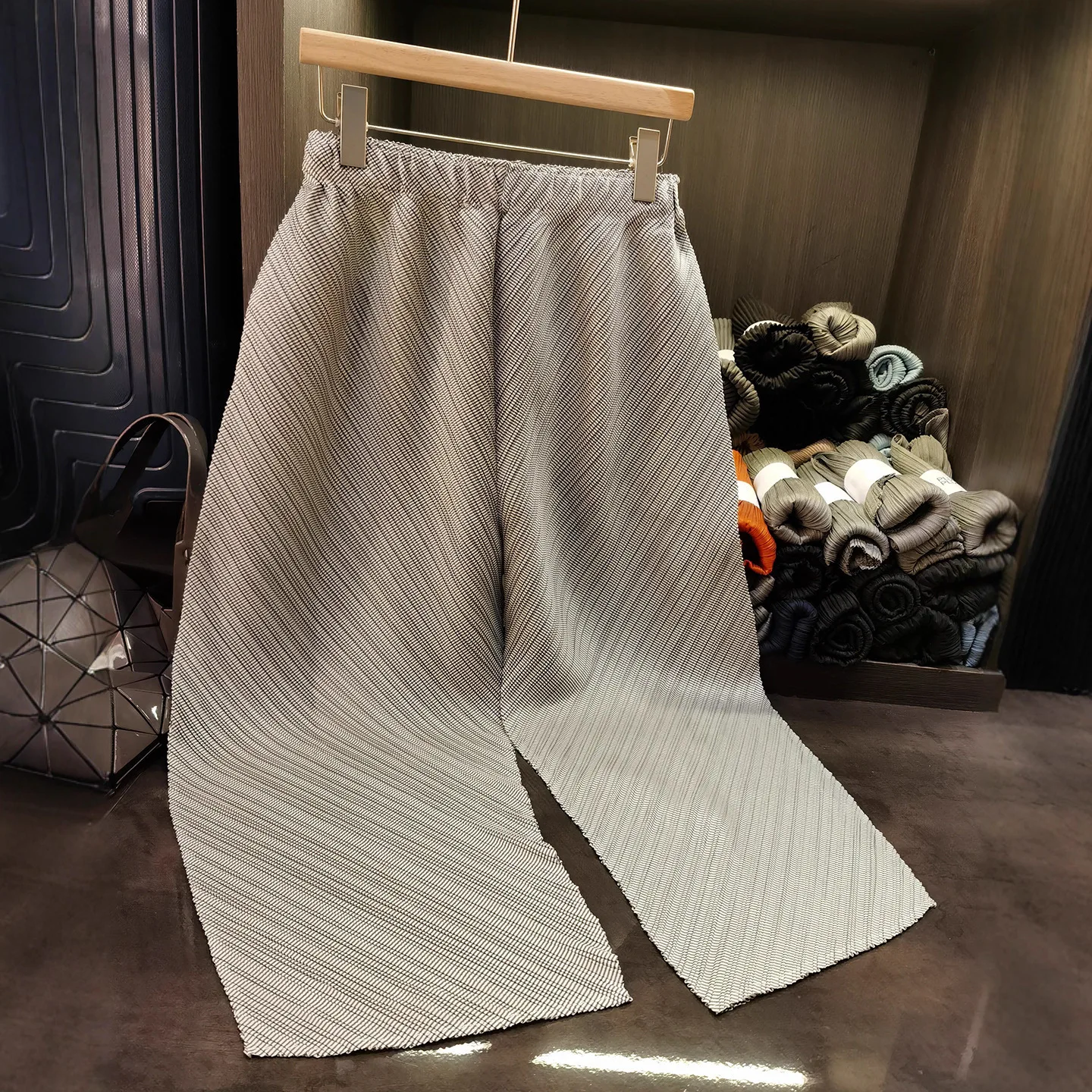 Miyake Summer New Japanese High-waisted Wide-leg Pants Female Pleated Design Sense of Hundred Solid Color Casual Pants Female
