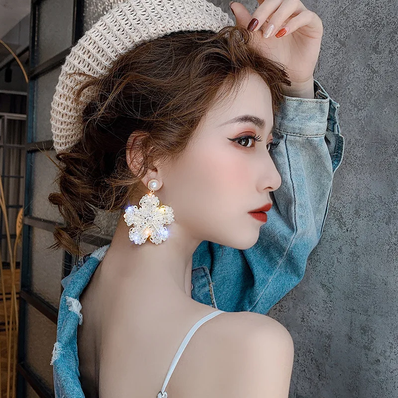 korean fashion luxurious Advanced sense earrings for women Hyperbole Crystal flowers Inlaid with pearls Temperament Ear Studs