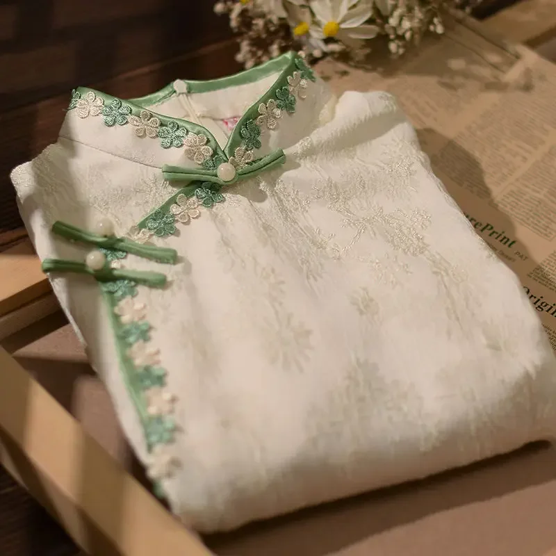 

2025 элегантное белое женское платье Cheongsam с коротким рукавом в стиле ретро, китайское сплит, молодежное винтажное тонкое платье, летнее женское Ципао в китайском стиле